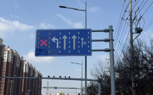 安邦標(biāo)志牌亮相昆山首條潮汐車道